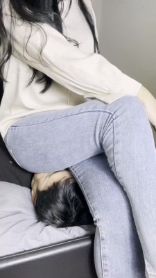 资讯|女王女主 牛仔裤坐脸玩电脑 [29分30秒]