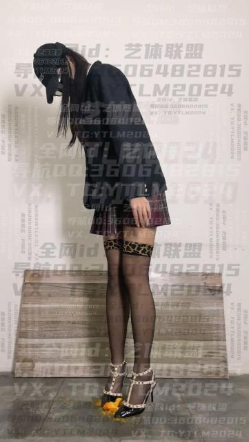 资讯|crush 《艺体联盟》冰点jk混搭豹纹丝袜第一次试拍踩踏水果 [10分24秒]