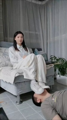 资讯|直播视频 《紫烟》帆布鞋白袜清理舔 [13分19秒]