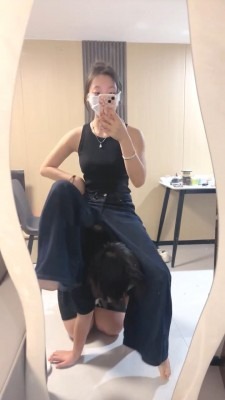 资讯|直播视频 《爱可》偷懒睡觉的小母狗被迫伺候 [18分25秒]