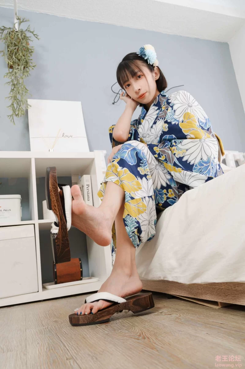 Limer-子子 超敏感脚脚初次被TK [160P-395MB]