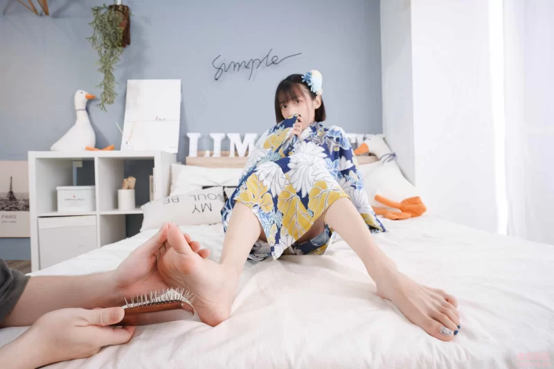Limer-子子 超敏感脚脚初次被TK [160P-395MB]