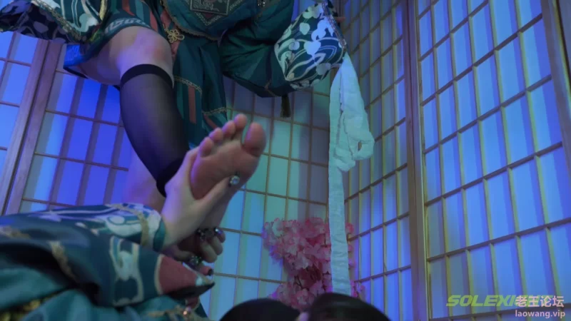 Mia&Miya万圣节限定-双人黑丝美腿捆绑TK [1v-445m]