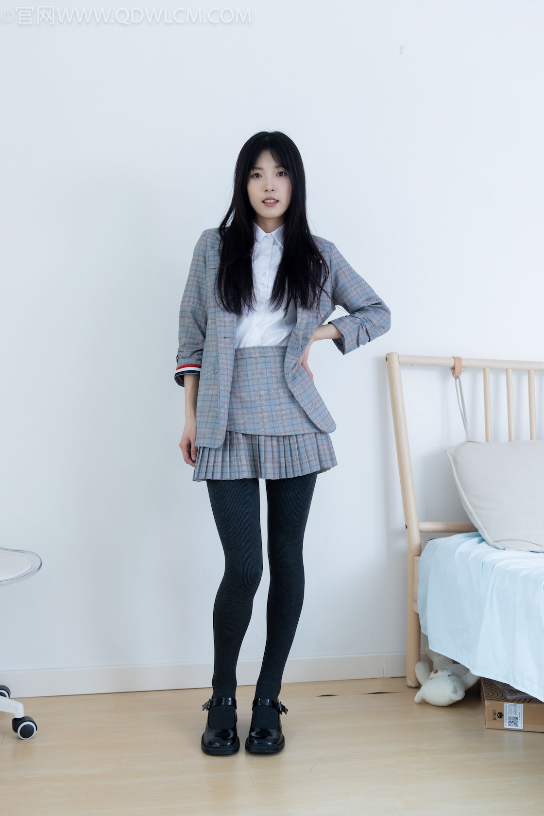 物恋传媒 - NO.2479期 《茯苓》 皮鞋，厚灰连裤棉袜，物恋传媒摄影作品