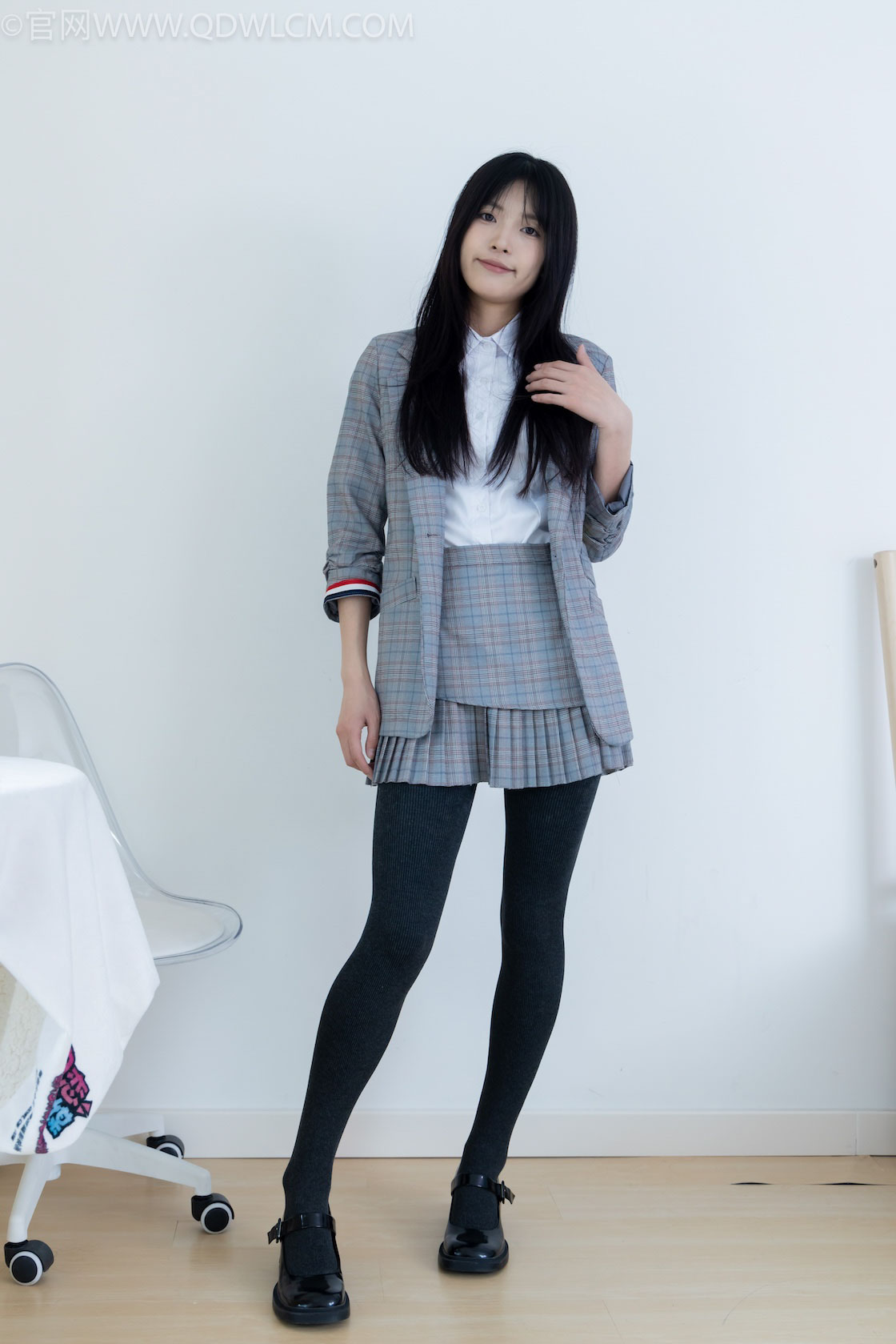 物恋传媒 - NO.2479期 《茯苓》 皮鞋，厚灰连裤棉袜，物恋传媒摄影作品