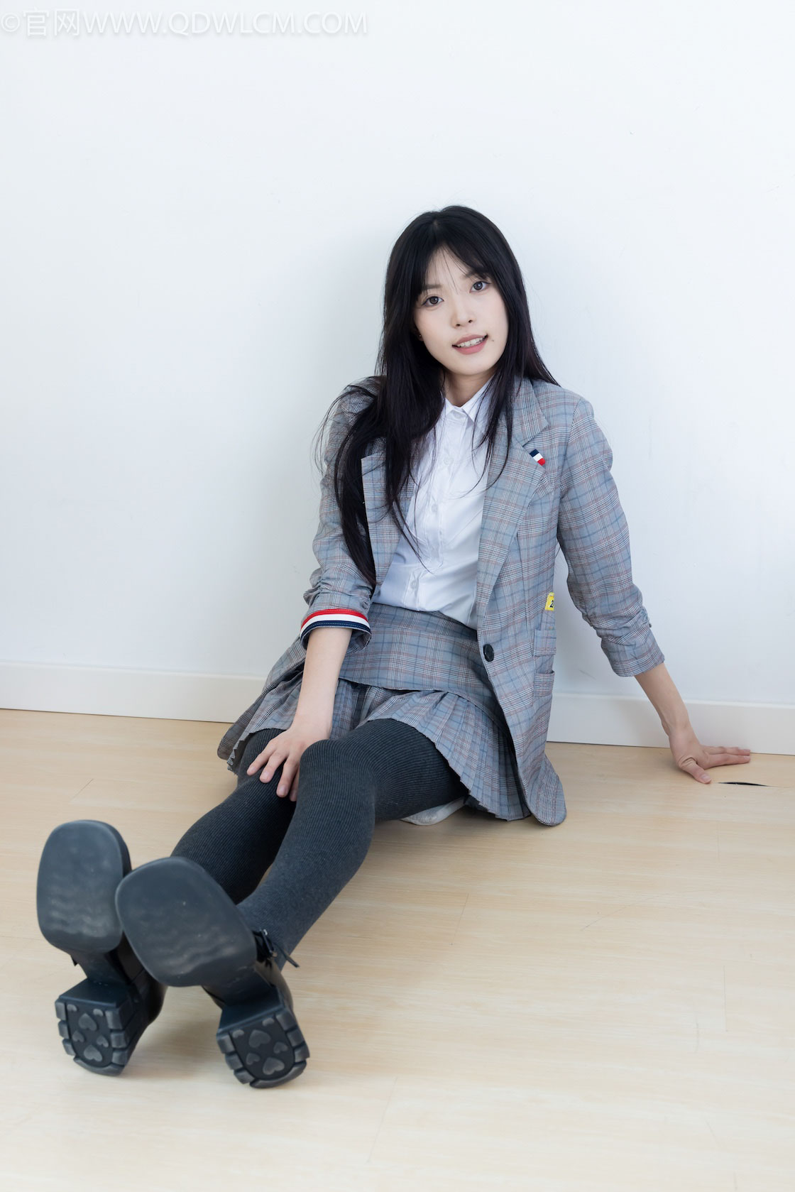 物恋传媒 - NO.2479期 《茯苓》 皮鞋，厚灰连裤棉袜，物恋传媒摄影作品