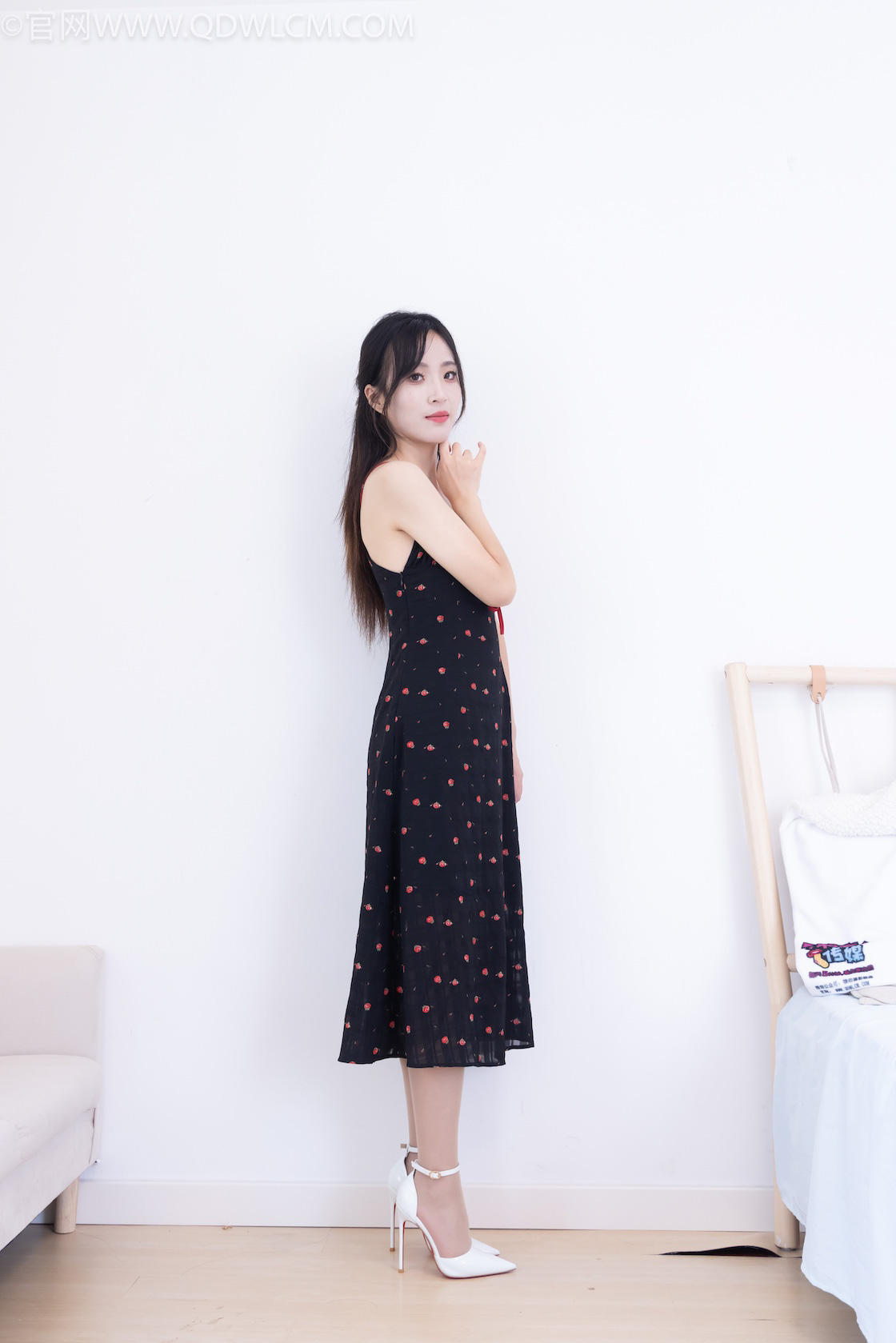 物恋传媒 - NO.2481期 《辣辣》 高跟鞋，薄肉丝[脚尖加固款]，物恋传媒摄影作品