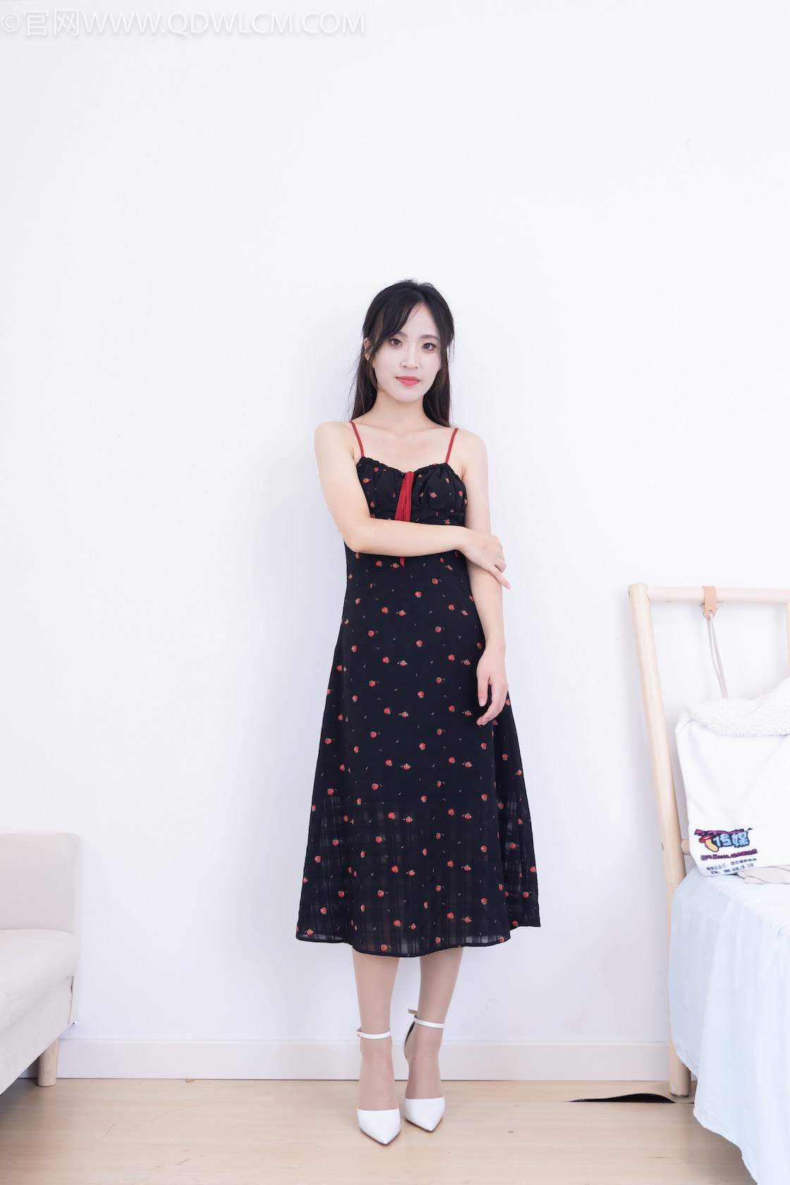 物恋传媒 - NO.2481期 《辣辣》 高跟鞋，薄肉丝[脚尖加固款]，物恋传媒摄影作品