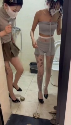 资讯|crush 乌龟刑场，小薇筱玥俩少女各种消灭乌龟 [9分8秒]