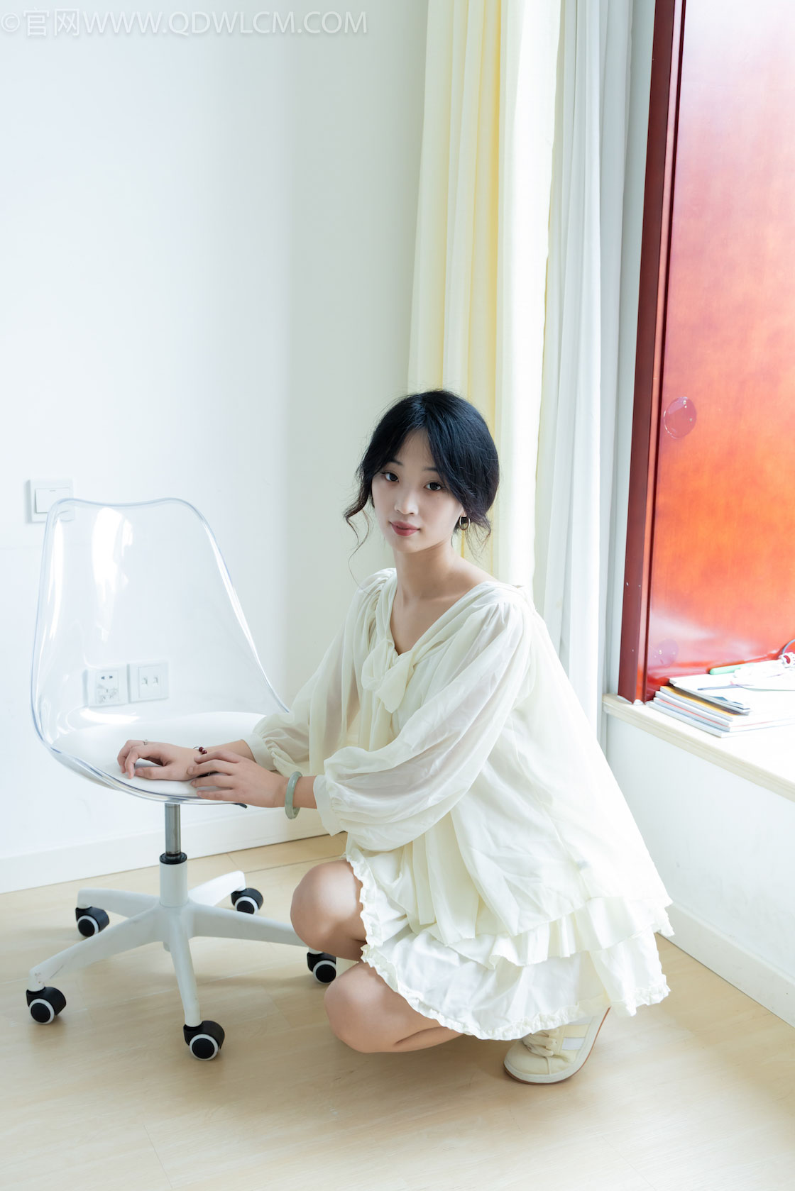 物恋传媒 - NO.2489期 《南南》 板鞋，白棉袜，裸足，物恋传媒，物恋摄影映画