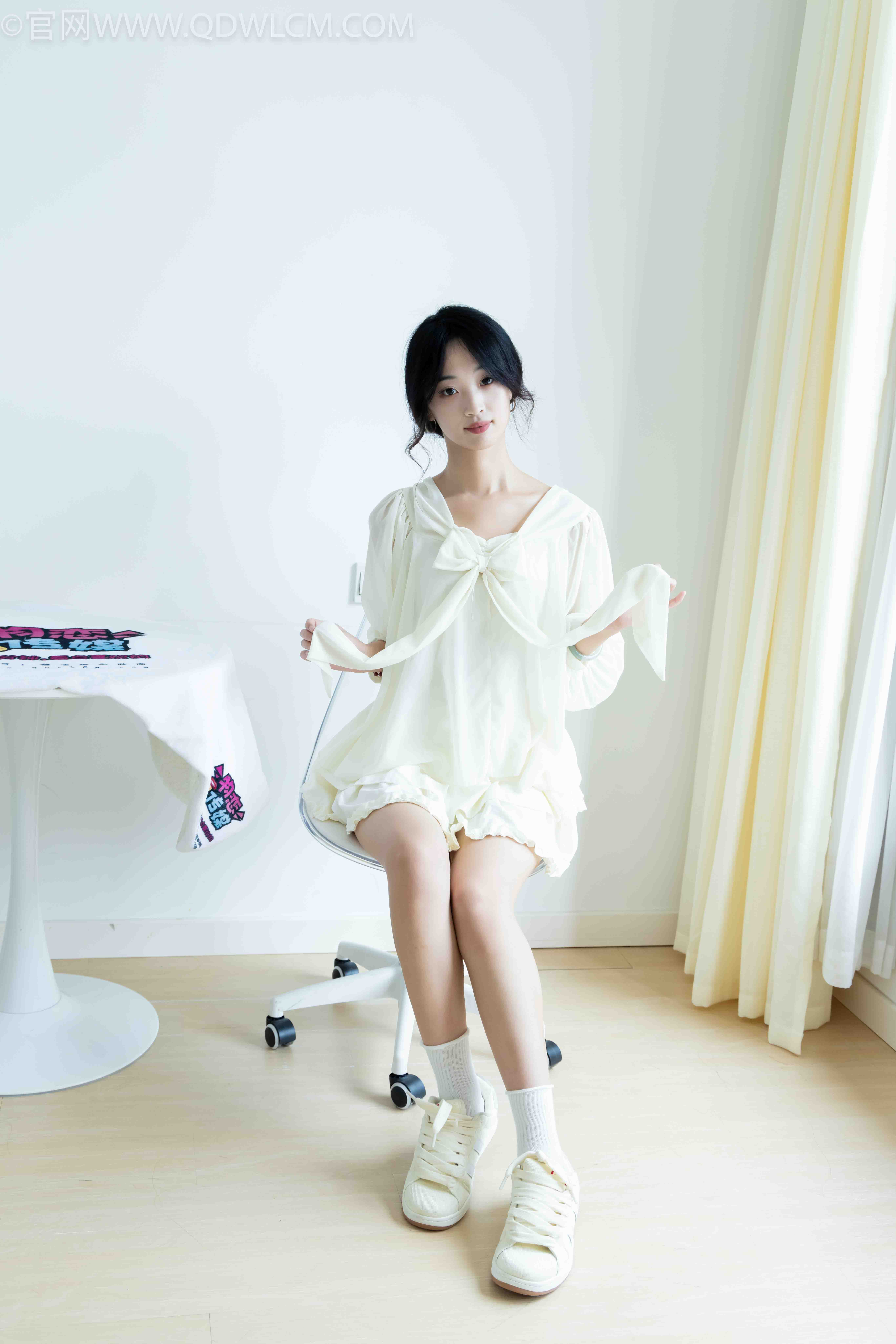 物恋传媒 - NO.2489期 《南南》 板鞋，白棉袜，裸足，物恋传媒，物恋摄影映画