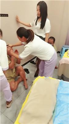 【网盘】【乔伊】群调群虐-教沐足技师做S【三视角版】bf51419