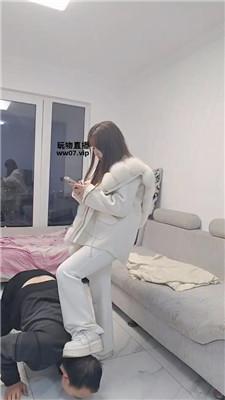 开发大神强迫磕头犯贱-舔脏鞋底 JS250329-24