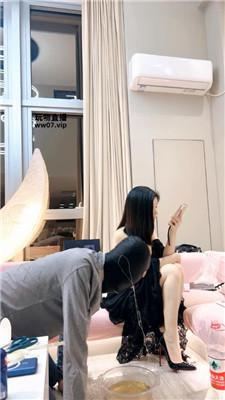 【网盘】【黛樱】圣水盛宴-铆钉高跟镜前羞辱bf51461