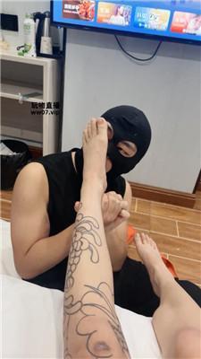 小凤梨纹身小妹的脚下骚奴 JS250317-39