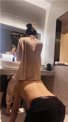 【网盘】【小格】脚下伺候主人起床【双视角版】JS250317-44