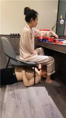 【网盘】【小格】脚下伺候主人起床【双视角版】JS250317-44