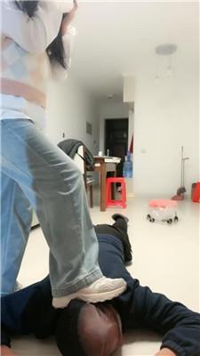 【网盘】【锅盖子】运动鞋全体重踩踏/暴揍JS250316-36