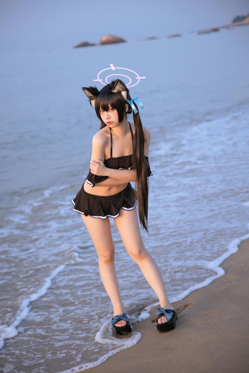 G44不会受伤 碧蓝档案 黑見芹香 海边泳装