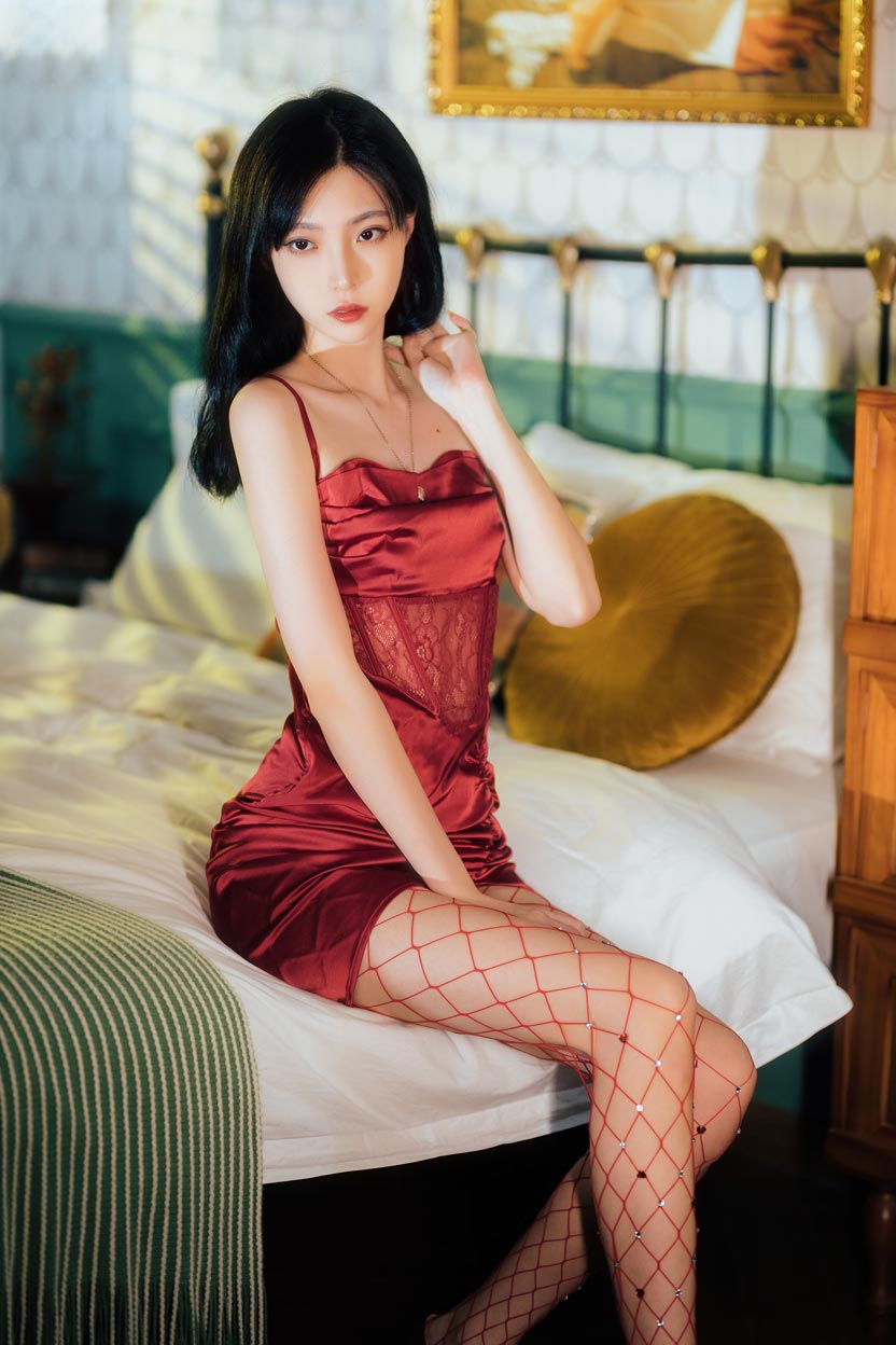 【网盘】许岚LAN 网袜红裙