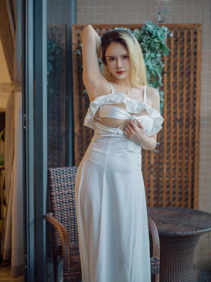 【网盘】秋和柯基 白色连衣裙