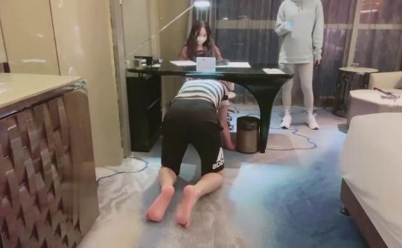 【网盘】【维尼】双S直播羞辱废物员工-耳光/鞭打/浓痰/踩踏 bf8594