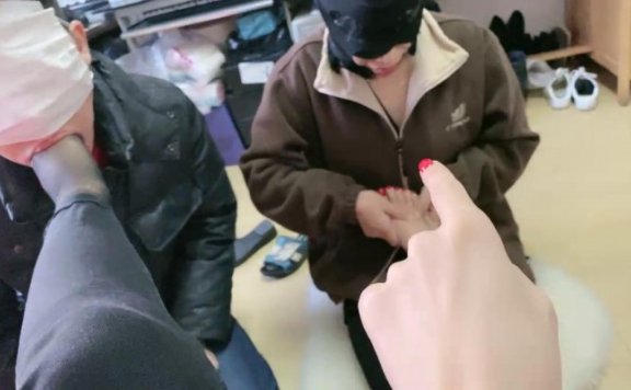 【网盘】【歌迪丝】情侣奴伺候按摩脚深喉 bf20774