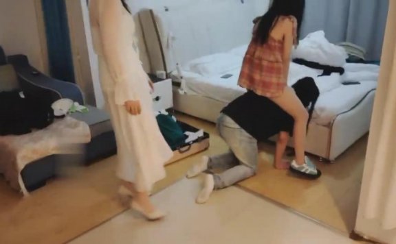 【网盘】【果柠双S】姐妹花踢踹/牵狗溜/骑马/鞋碾压/吃丝袜/连环耳光 bf28518