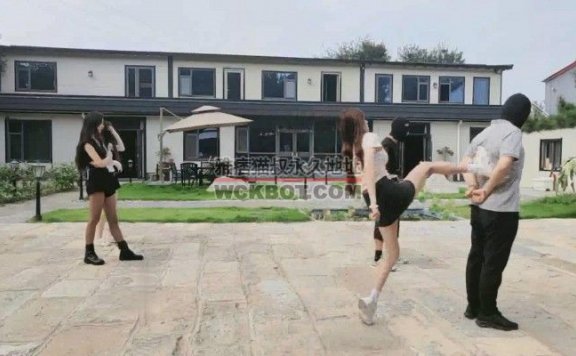 【网盘】【沅芷大人】3S轮流飞踹狂踹双奴/全体重踩踏【双视角版】 bf32521