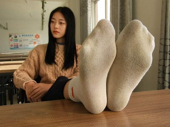 【网盘】[突围4K视频]NO.001-马舒展示原味棉袜裸足