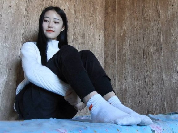 【网盘】[突围4K视频]NO.002-马舒 高颜值美女棉袜裸足