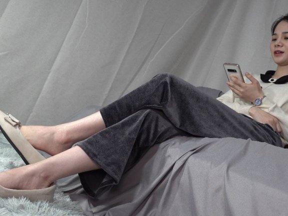 【网盘】[视频] 南国足艺 慕丝沫沫平底鞋里的原味美脚，挑鞋玩鞋，原味美脚就是迷人