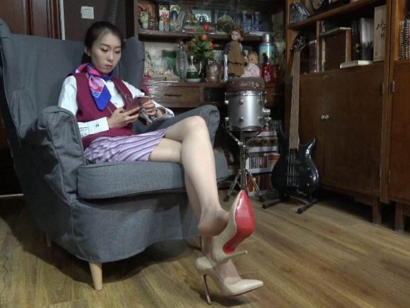 【网盘】[视频] K&M 266-空乘沙发制服肉丝挑鞋