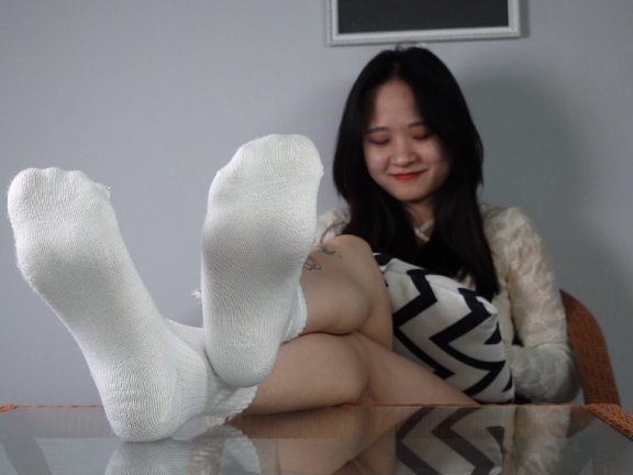 【网盘】[Pary学生模拍]视频004 小怡脱下白棉袜展示36码白嫩原味脚丫