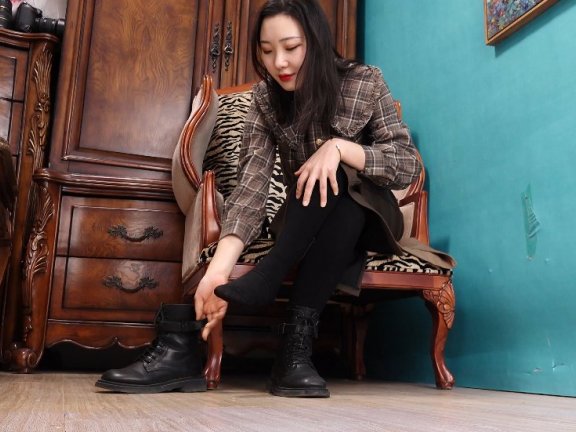 【网盘】[视频] A&F 121-LiuWeiWei展示她的性感裸足