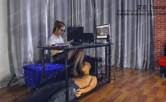 【网盘】青涩女王的黑丝玉足