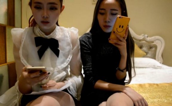 【网盘】『奴隶岛』—双女王POV裸足舔脚踩踏