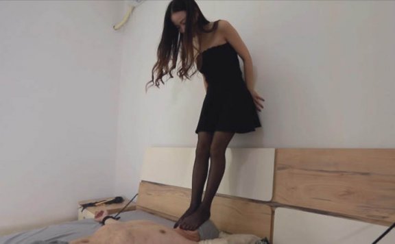 【网盘】『奴隶岛』—黑丝脚下的头颅