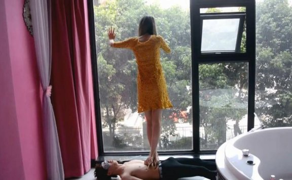 【网盘】『奴隶岛』—金色名媛风超狠高跟踩踏