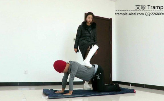 【网盘】甜美媛媛女主白靴子调教马奴骑乘虐踩!
