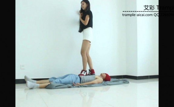 【网盘】超漂亮天依女主运动鞋踩踏并愉快的骑乘贱狗!