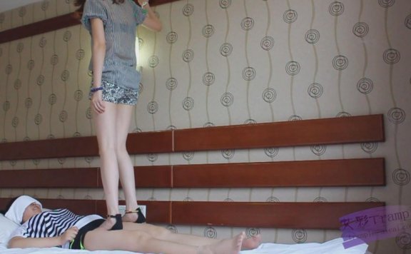 【网盘】『小妮女女』平底鞋全体重践踏母狗,跺下体跺胸,全重量踩脸脖子,羞辱–调教视频|雅痞猫叔