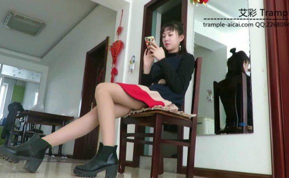 【网盘】00后天使女主左右扇打贱狗耳光踩头羞辱!