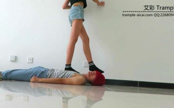 【网盘】00后天使女主运动装坐身+棉袜踩全身!