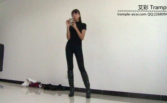 【网盘】00后天使女主皮靴骑乘贱狗爆踢肋骨全体重踩!