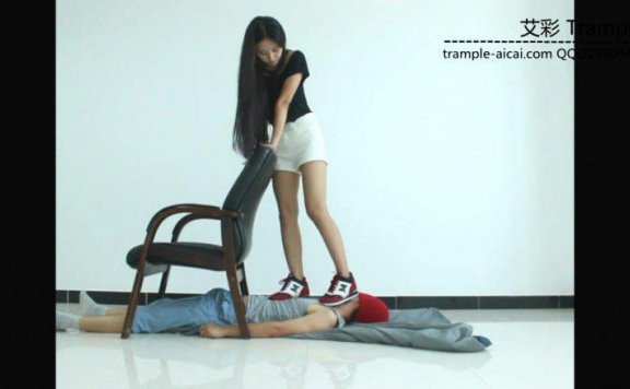 【网盘】天依女主脚下的运动人体垫！