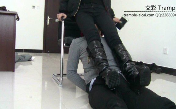 【网盘】00后女主长靴坐脸窒息虐踩下体！