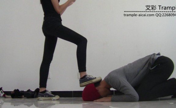 【网盘】00后天使女主暴打贱狗踢裆膝顶！