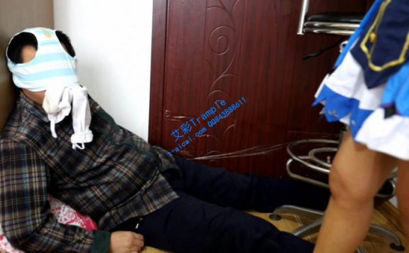 【网盘】【奕潇】脚尖跳踩强迫舔内裤的污渍