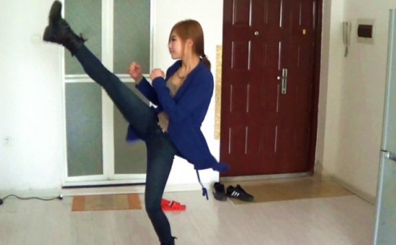 【网盘】黑冰女神 皮靴黑棉袜 踹爆内脏踩断肋骨